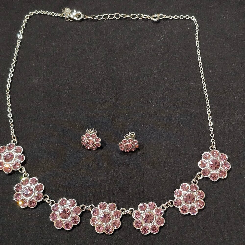 AVON Necklace and Earrings set
